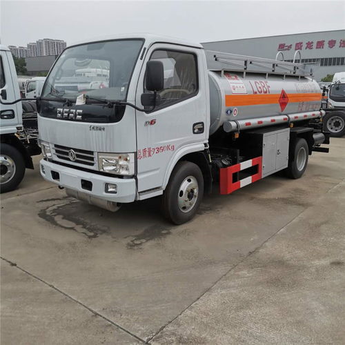 東風(fēng)流動(dòng)加油車(chē)與5噸油罐車(chē) 濮陽(yáng)上戶(hù)服務(wù)全解析，助力攪拌車(chē)高效運(yùn)營(yíng)